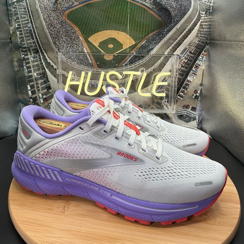 BROOKS Adrenaline GTS 22 White/Coral/Purple Women’s Size 10.5 (B)